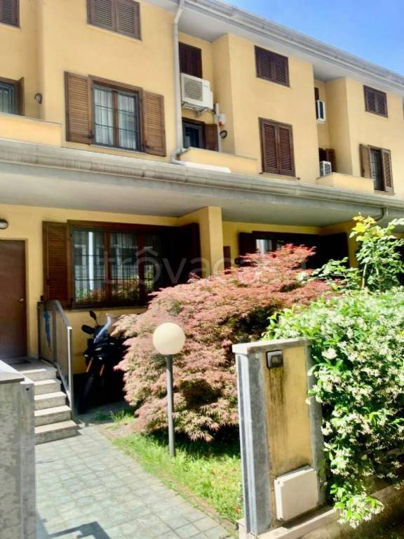 casa indipendente in vendita a Milano in zona Dergano