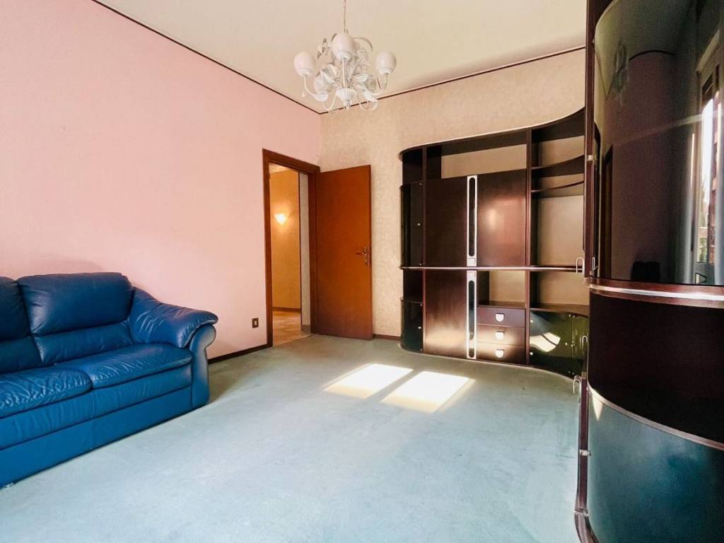 appartamento in vendita a Milano in zona Adriano