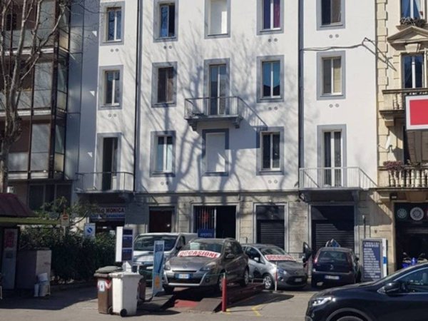 negozio in vendita a Milano in zona Vigentino