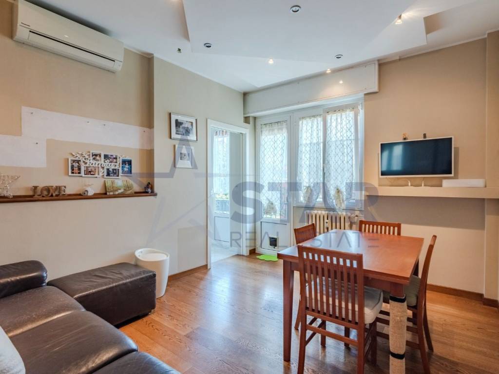 appartamento in vendita a Milano in zona Baggio