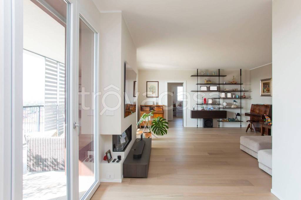 appartamento in vendita a Milano in zona Quarto Oggiaro