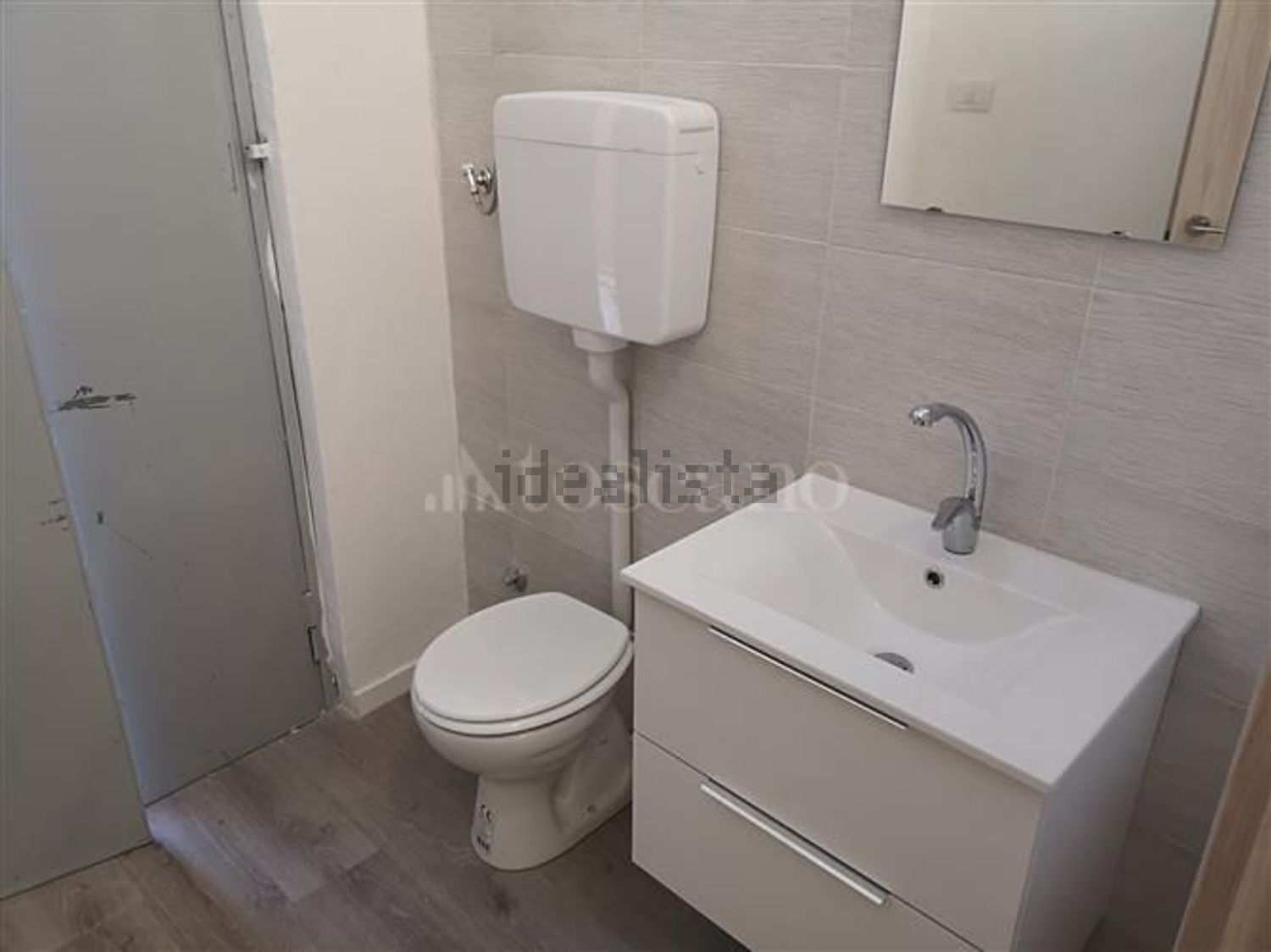 appartamento in vendita a Milano in zona Lorenteggio