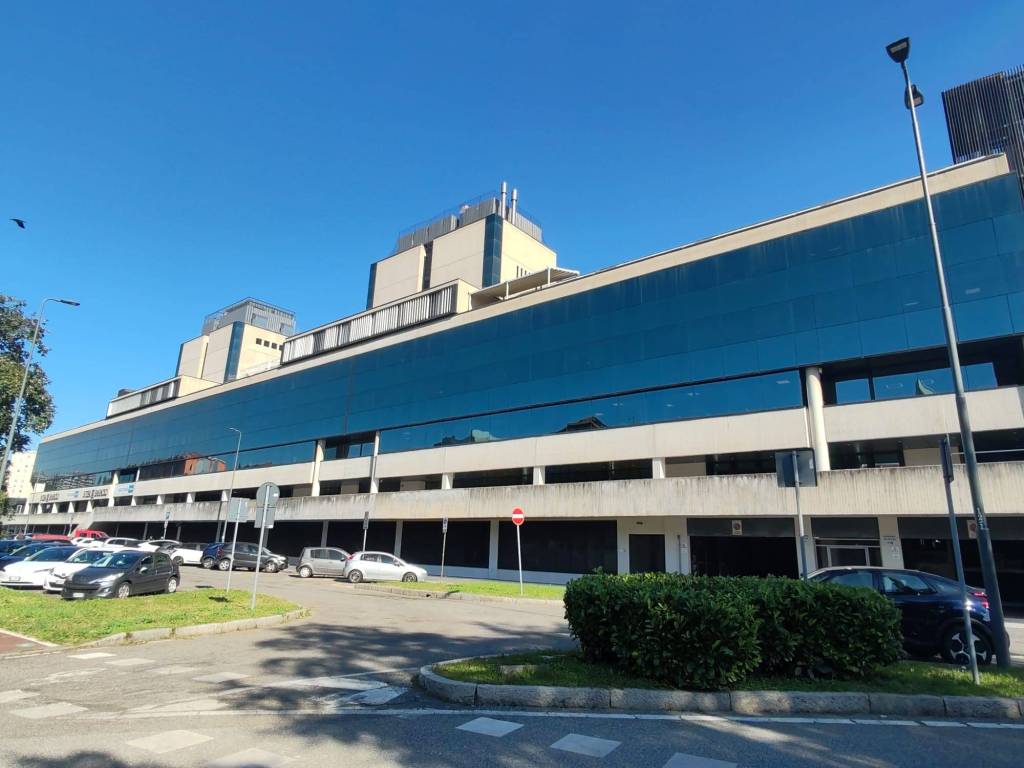 ufficio in vendita a Milano in zona Gallaratese