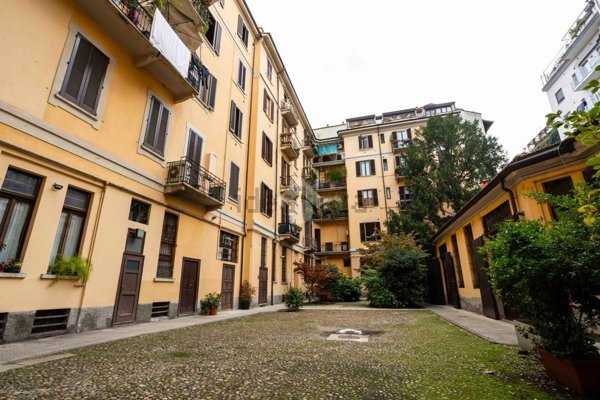 appartamento in vendita a Milano in zona Guastalla
