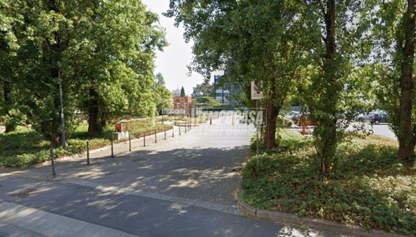 negozio in vendita a Milano in zona Montalbino