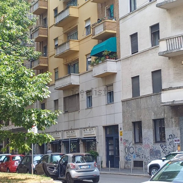 appartamento in vendita a Milano in zona Sant'Ambrogio
