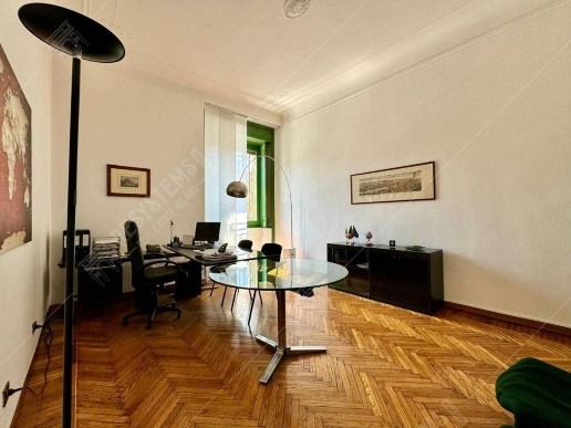 appartamento in vendita a Milano in zona Guastalla