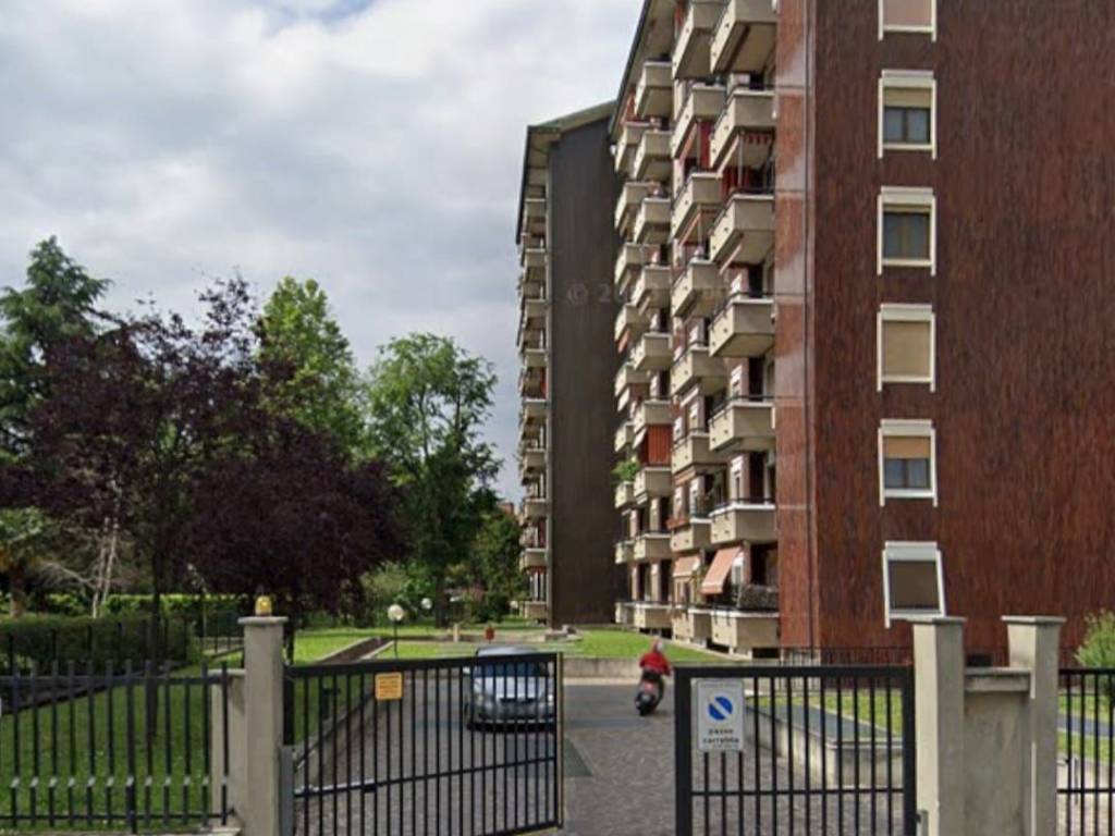 appartamento in vendita a Milano in zona Barona