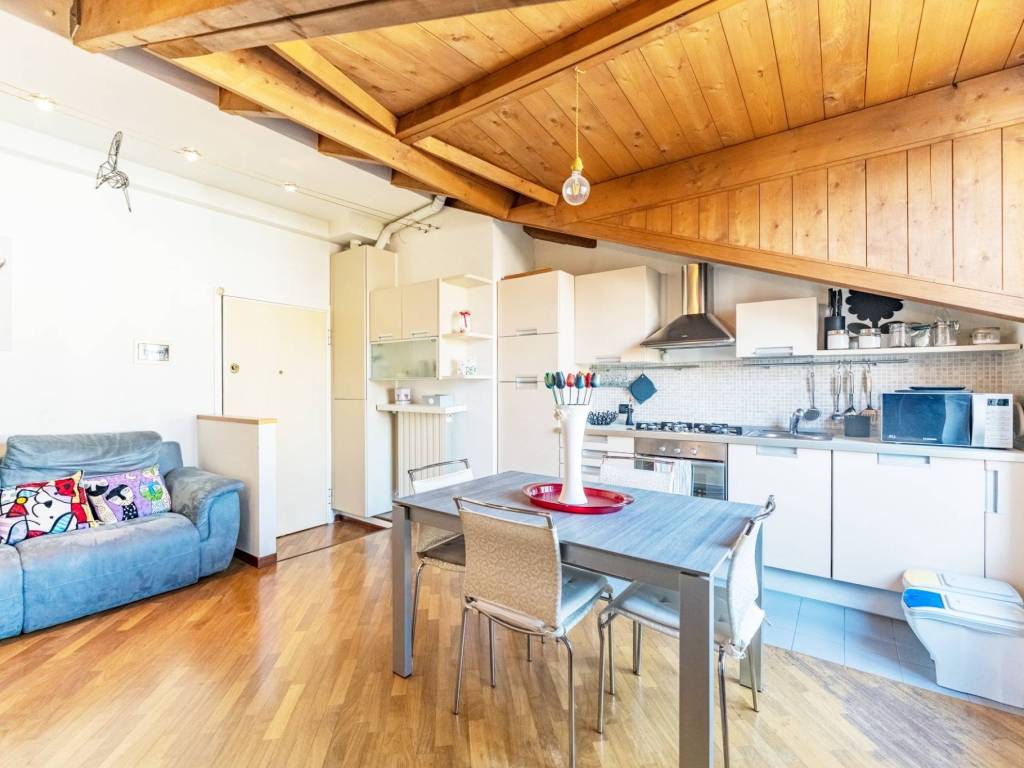 appartamento in vendita a Milano in zona Vigentino
