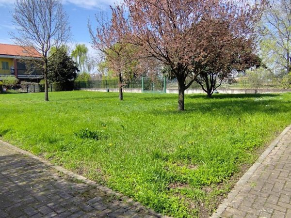 casa indipendente in vendita a Milano in zona Gratosoglio