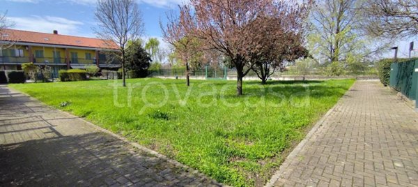 casa indipendente in vendita a Milano in zona Gratosoglio