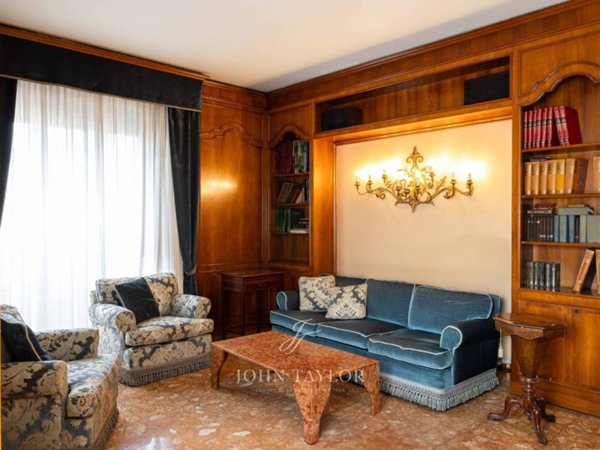 appartamento in vendita a Milano in zona Centro Direzionale