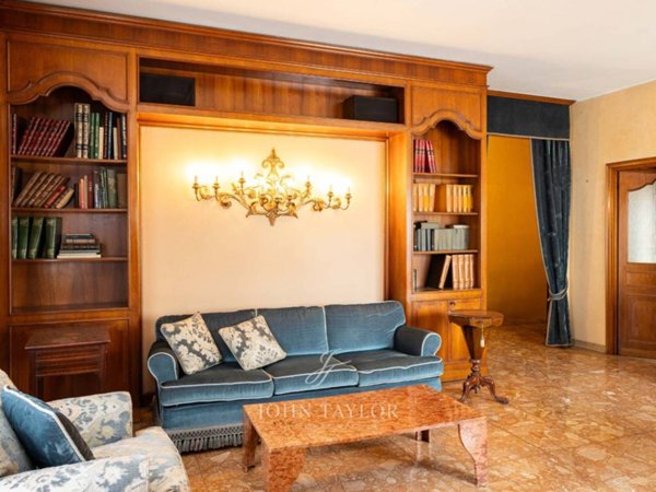 appartamento in vendita a Milano in zona Centro Direzionale