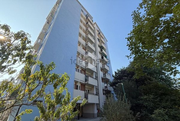appartamento in vendita a Milano in zona Lorenteggio