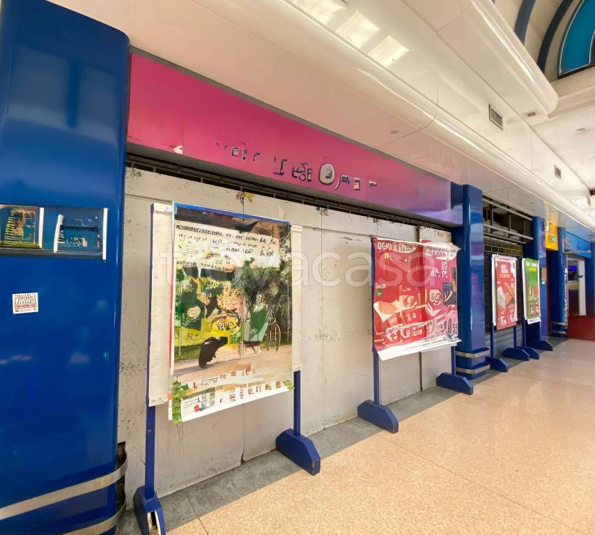 negozio in vendita a Milano in zona Affori