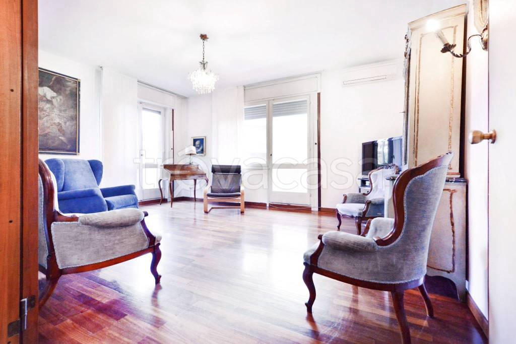 appartamento in vendita a Milano in zona Sempione