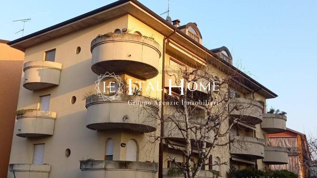 appartamento in vendita a Milano in zona Baggio