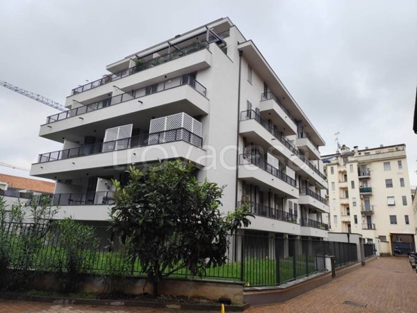 appartamento in vendita a Milano in zona Barona