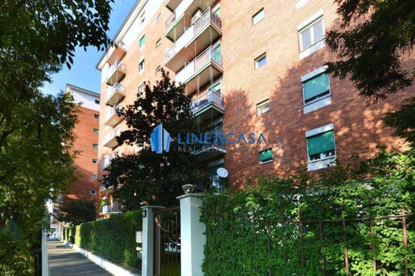 appartamento in vendita a Milano in zona Lorenteggio