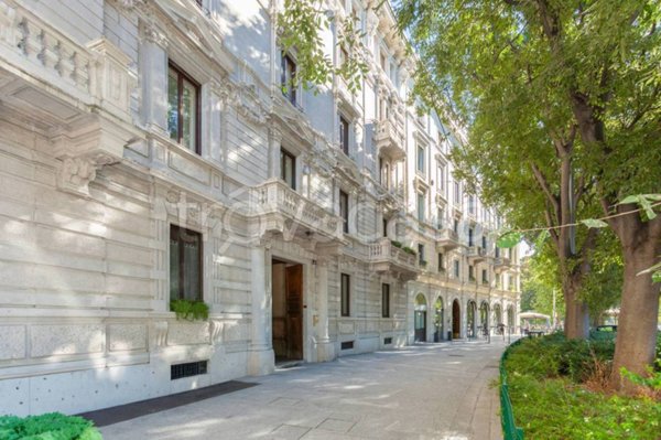 appartamento in vendita a Milano in zona Sempione