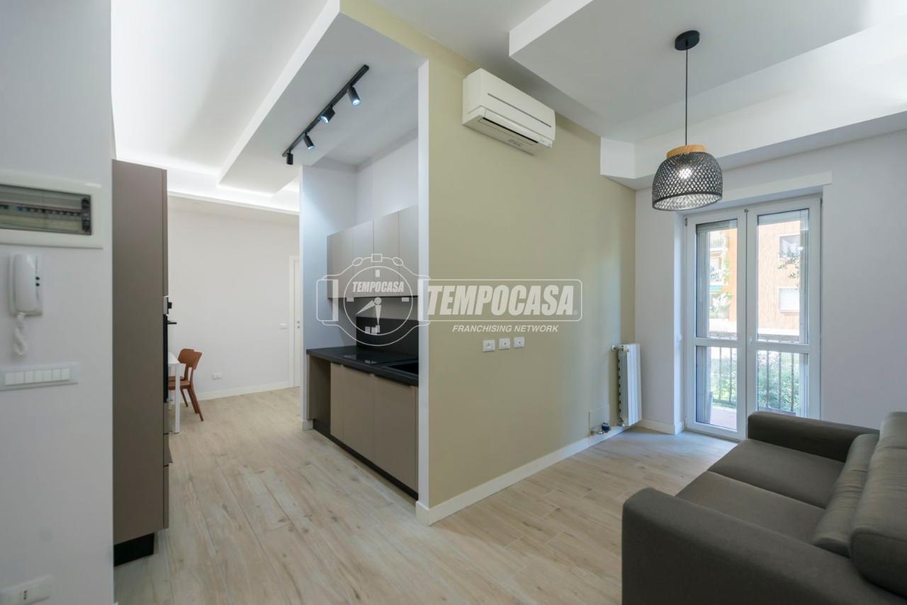 appartamento in vendita a Milano in zona Lorenteggio