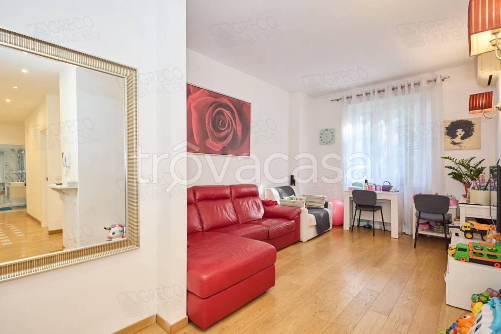 appartamento in vendita a Milano in zona Prato Centenaro