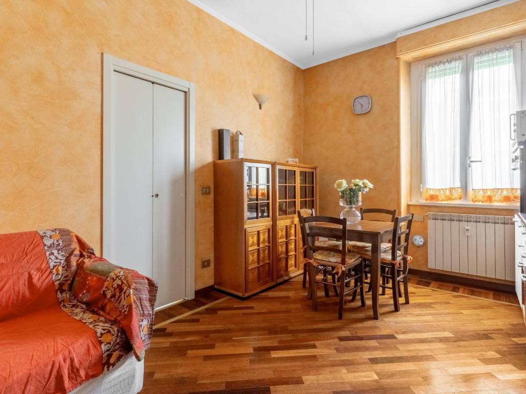 appartamento in vendita a Milano in zona Lorenteggio