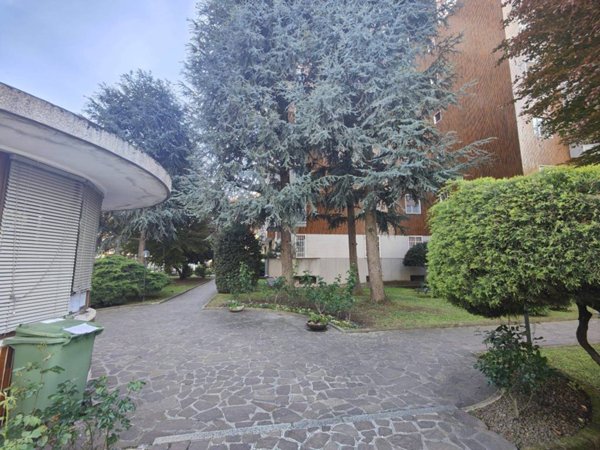 ufficio in vendita a Milano in zona Famagosta