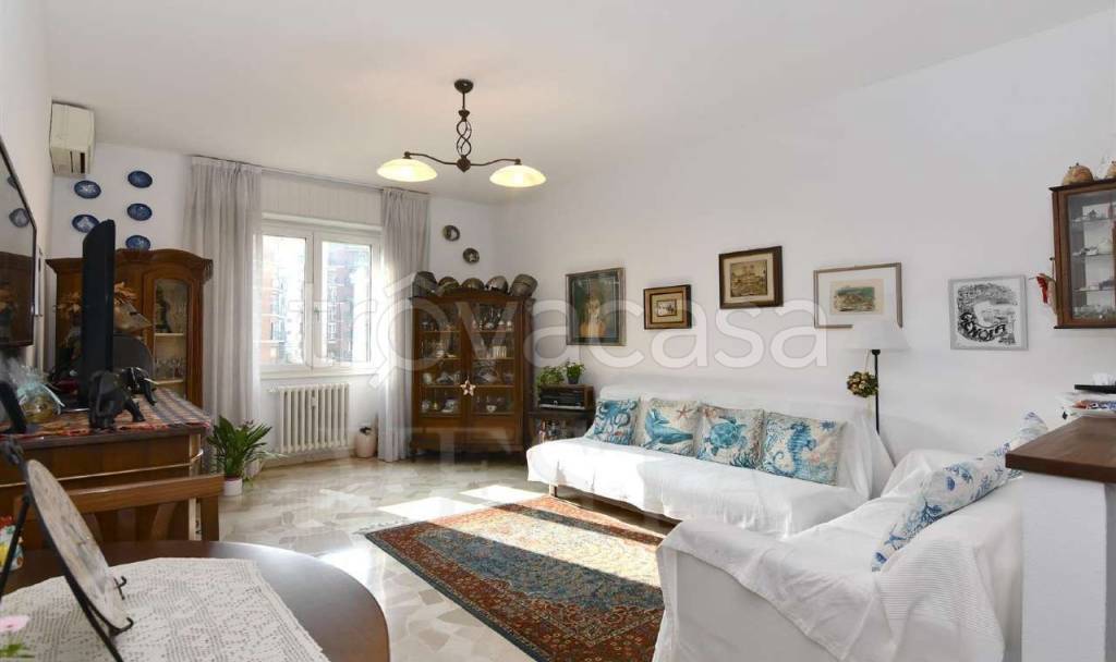 appartamento in vendita a Milano in zona Lorenteggio