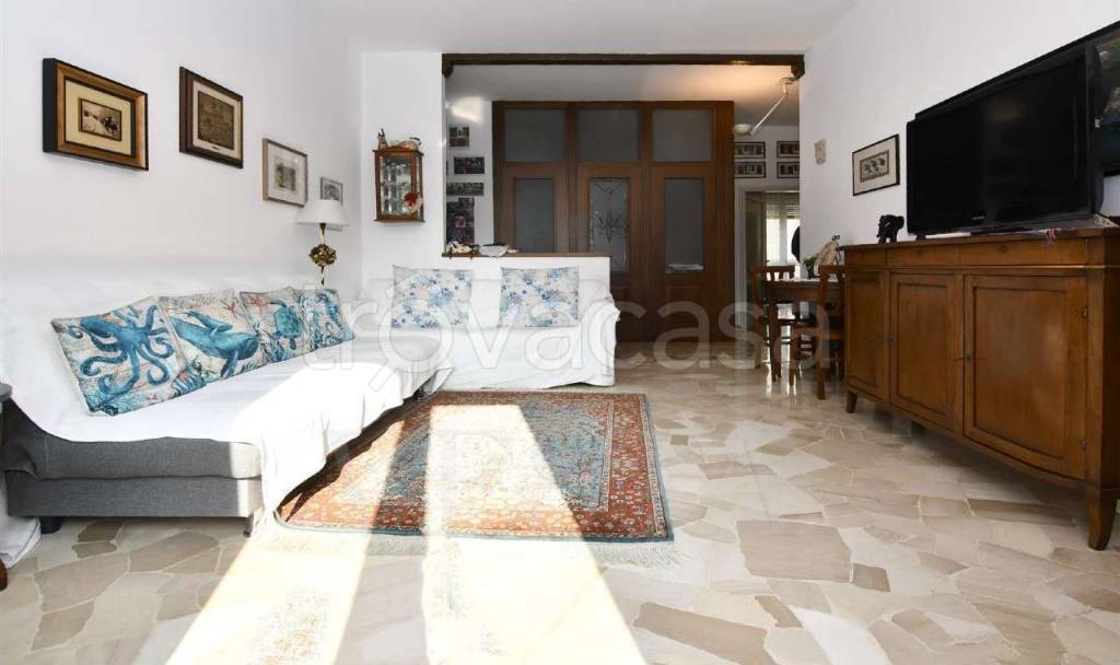appartamento in vendita a Milano in zona Lorenteggio