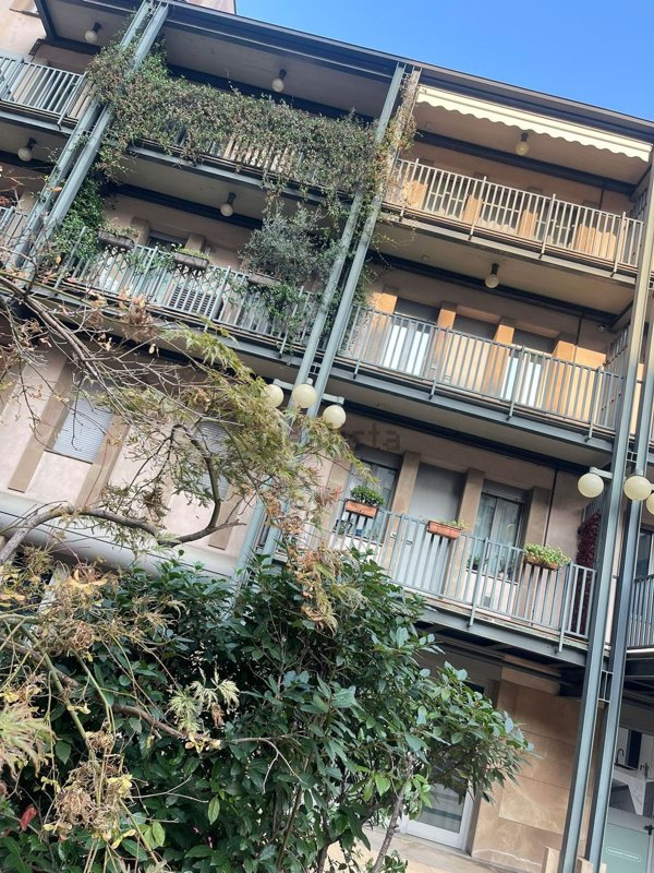 appartamento in vendita a Milano in zona Porta Nuova