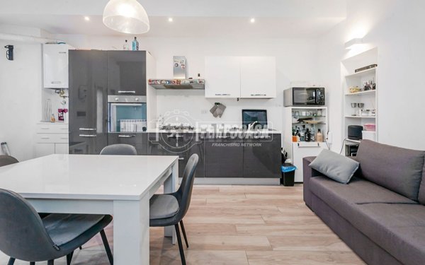 appartamento in vendita a Milano in zona Dergano