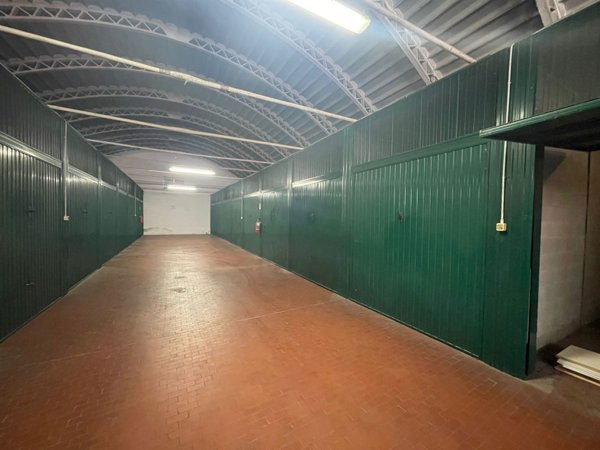 ufficio in vendita a Milano in zona Vigentino