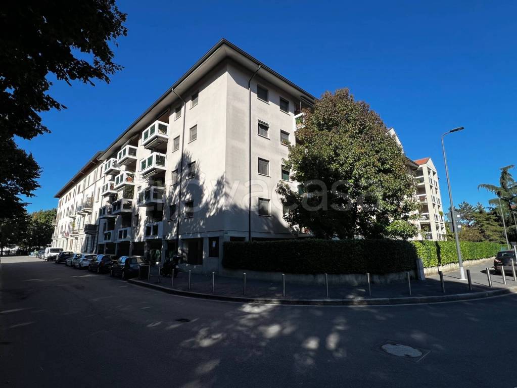 appartamento in vendita a Milano in zona Trenno