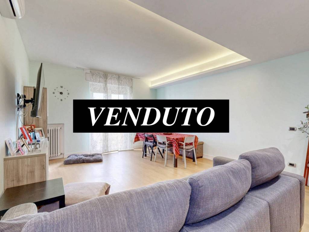 appartamento in vendita a Milano in zona Baggio