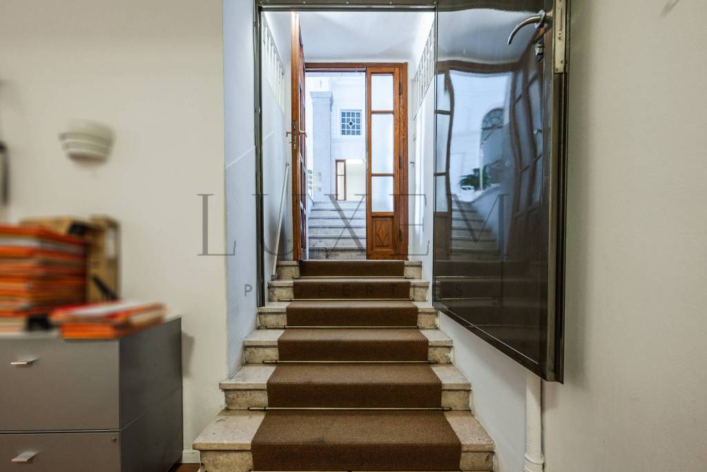 appartamento in vendita a Milano in zona Guastalla