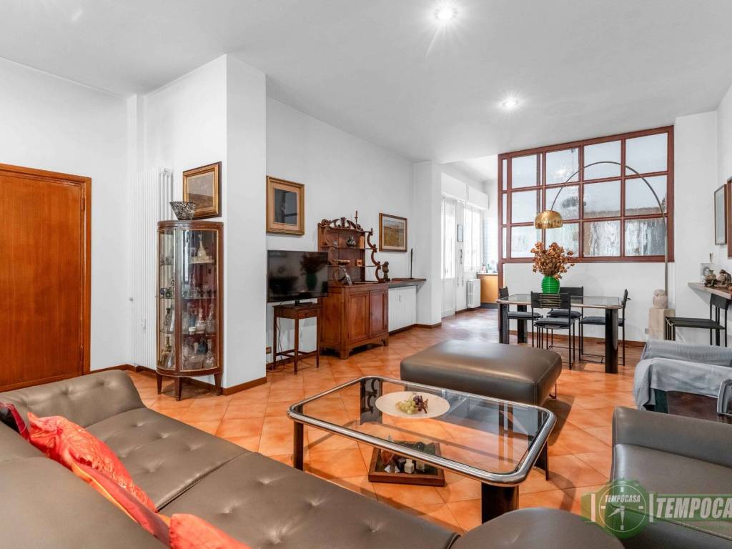 appartamento in vendita a Milano in zona Famagosta