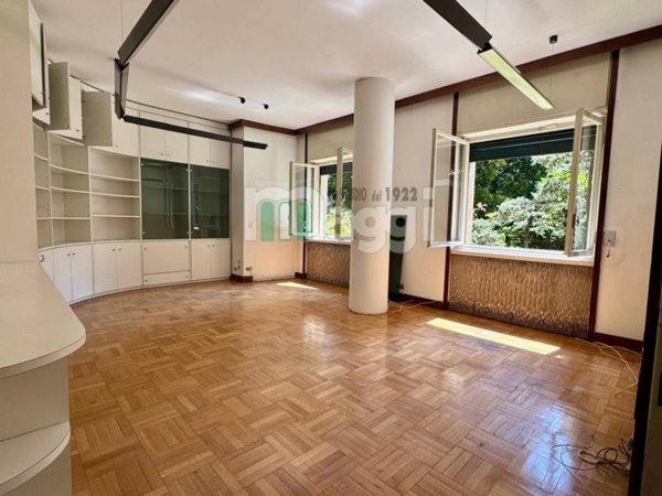 ufficio in vendita a Milano in zona Città Studi