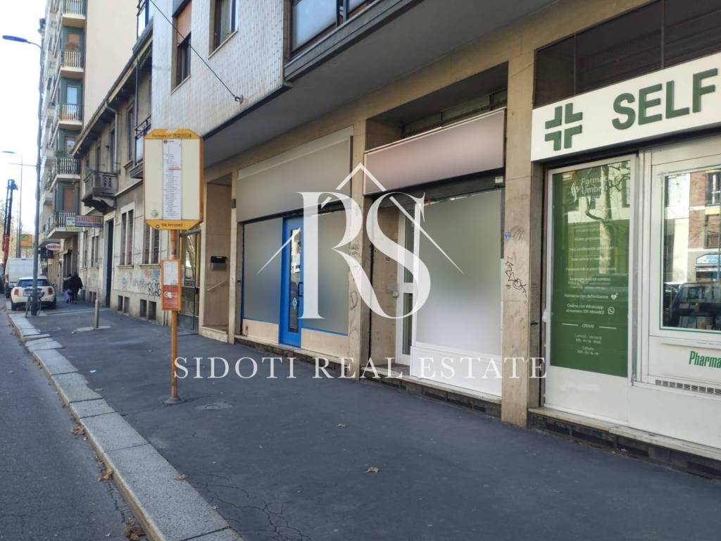 negozio in vendita a Milano in zona Porta Romana