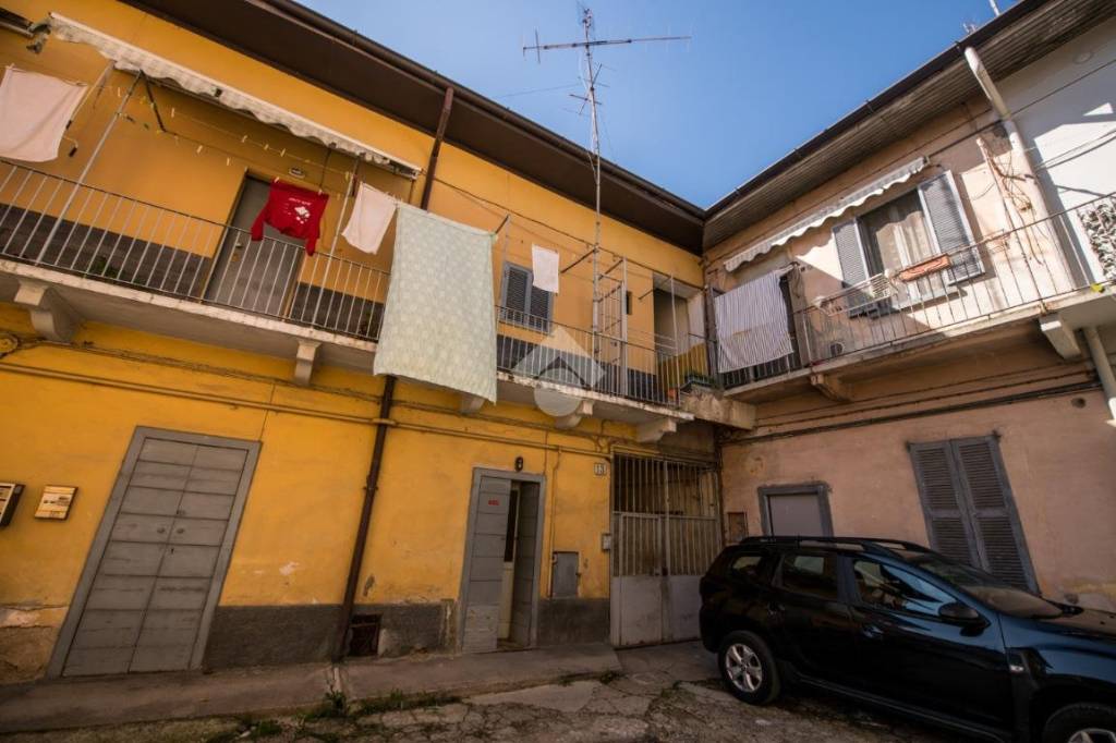 appartamento in vendita a Milano in zona Baggio