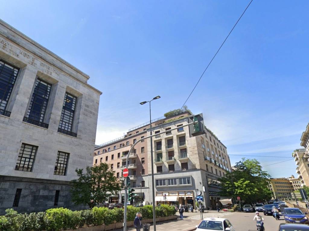 negozio in vendita a Milano in zona Guastalla