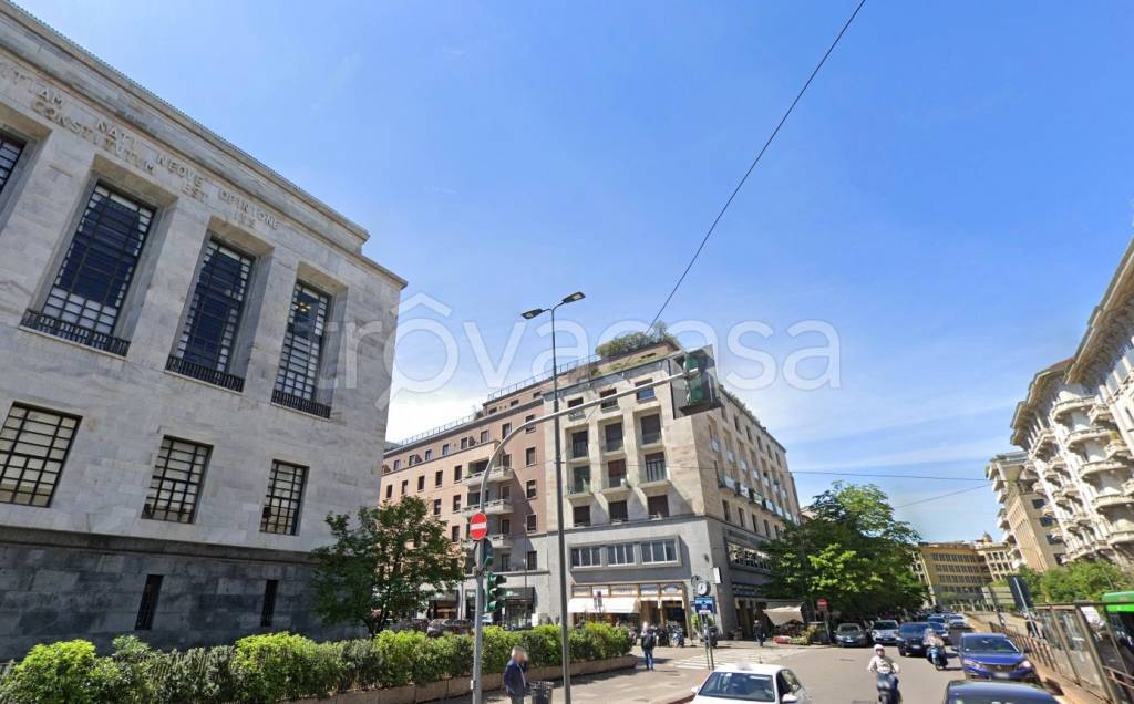 negozio in vendita a Milano in zona Guastalla