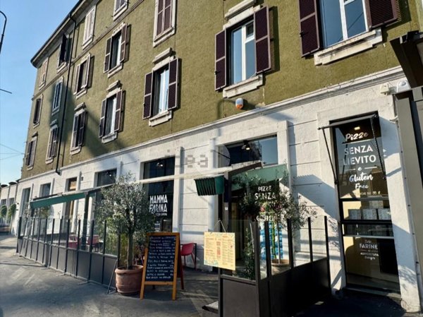 negozio in vendita a Milano in zona Vigentino