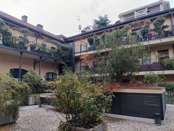 appartamento in vendita a Milano in zona Bocconi