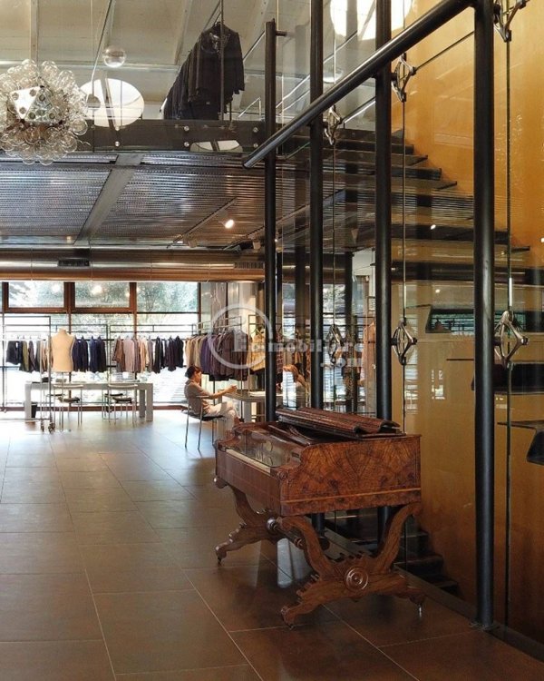 locale commerciale in vendita a Milano in zona Dergano
