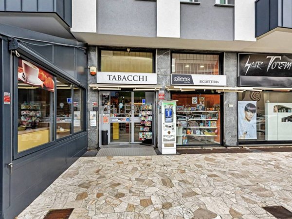 negozio in vendita a Milano in zona Lambrate