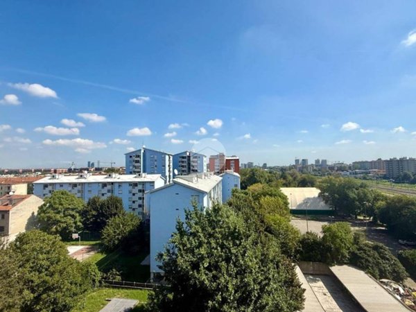 appartamento in vendita a Milano in zona Lorenteggio