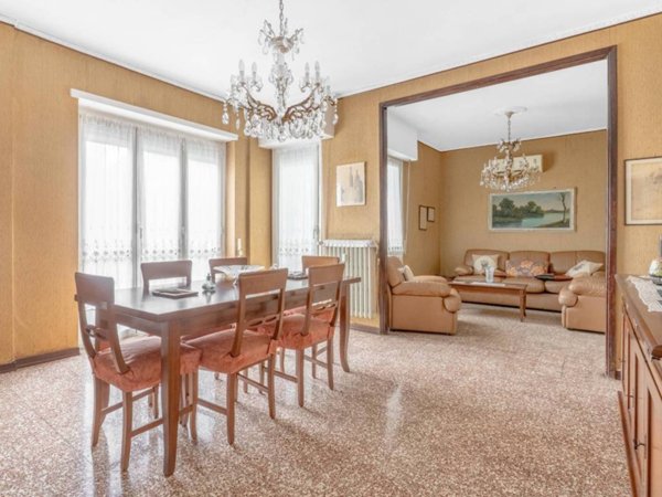 appartamento in vendita a Milano in zona Feltre