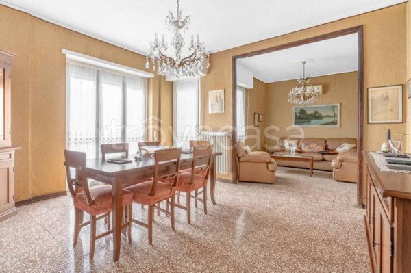 appartamento in vendita a Milano in zona Feltre