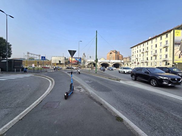 negozio in vendita a Milano in zona Forlanini